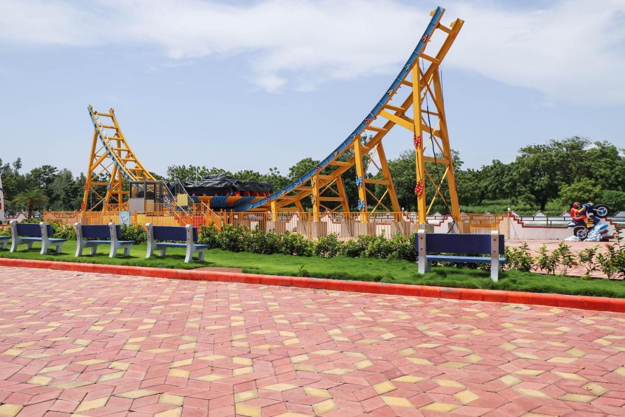 Capital O 49279 Chhab Chhaba Chhab Water Fun Park & Resort Damka Buitenkant foto