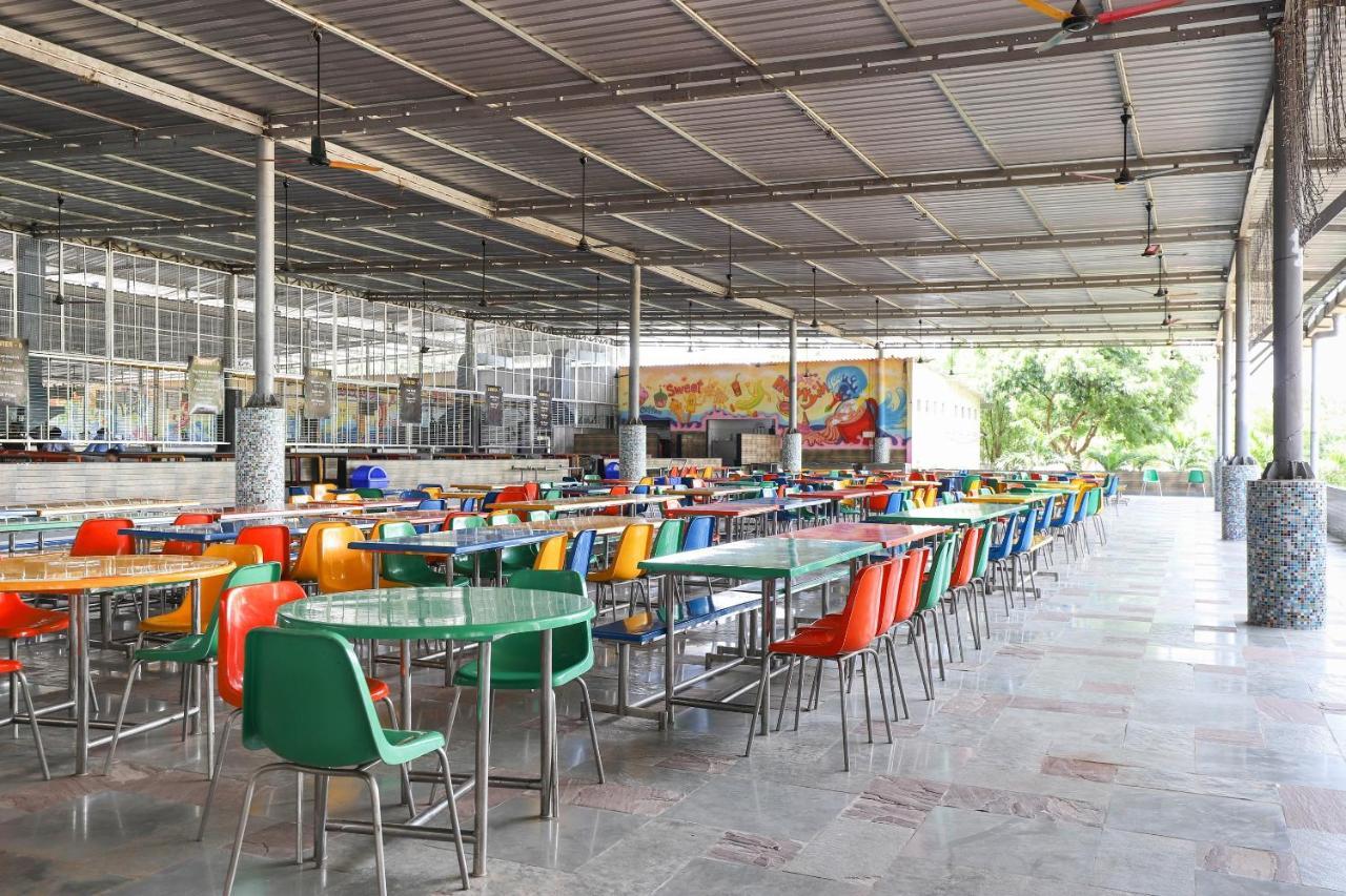 Capital O 49279 Chhab Chhaba Chhab Water Fun Park & Resort Damka Buitenkant foto